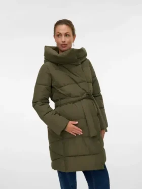 Capuche et poignets anti-vent pour empêcher le vent de s&rsquo;engouffrer dans le manteau