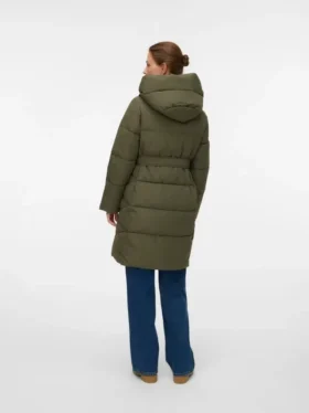 Capuche et poignets anti-vent pour empêcher le vent de s&rsquo;engouffrer dans le manteau