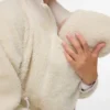 Col montant, poignets élastiqués, bretelles réglables, manches volumineuses, veste