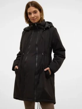 Manteau à capuche avec cordon de réglage