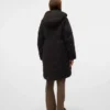 Manteau à capuche avec cordon de réglage