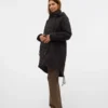 Manteau à capuche avec cordon de réglage