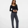 Pantalon coupe classique à taille mi-haute
