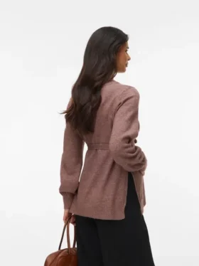 Pull à col rond et coupe classique