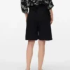 Short taille haute à coupe classique